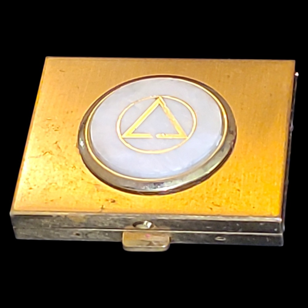 Vintage Gold Tone Powder Compact Mirror Geometric Logo Vanity Case Compact